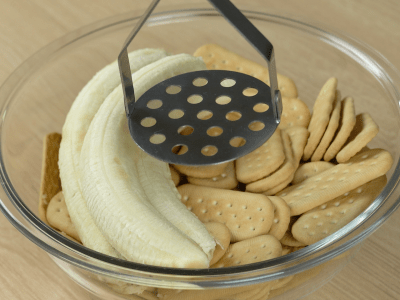 Bolita de galleta con plátano