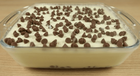 Powdered Milk Mousse with Chocolate Chips