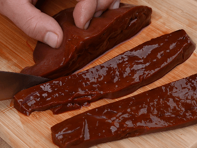 Como fritar o fígado em uma frigideira para fazer o prato suculento. Quanto fritar  fígado bovino e frango em óleo, com vinho, com creme azedo