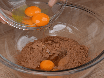 Pastel de cacao con vainilla
