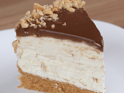 Cheesecake with Peanuts