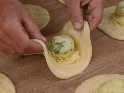 Panecillos rellenos de papas con queso
