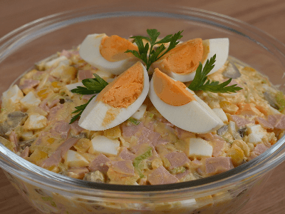 Salada de Pepino com Ovos e Maionese