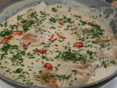 Chicken with White Sauce and Pepper