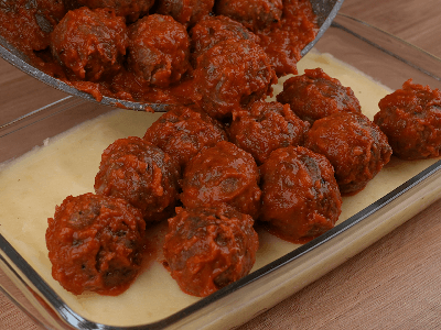 Mashed Potatoes with Meatballs