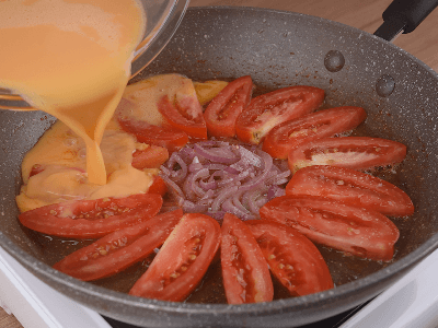 Omelete de Tomate e Cebola