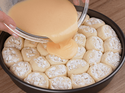 Ricotta-Filled Bread with Egg Cream