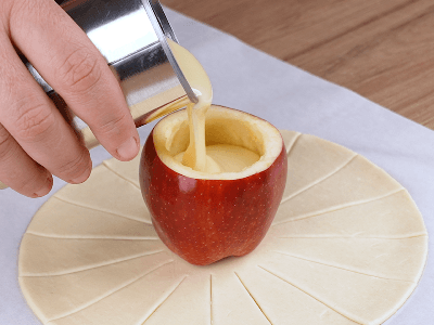 Postre de manzana con helado