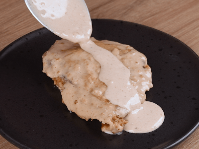 Bife Empanado com Molho de Cebola