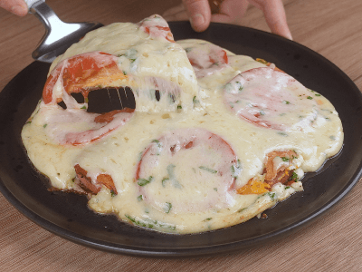 Tortilha Recheada com Salsichas e Ovos