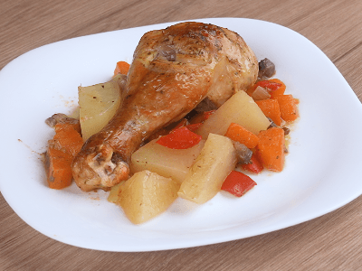 Muslo de pollo al horno con verduras