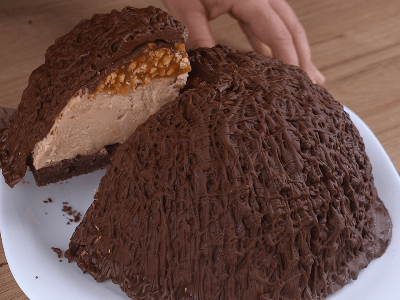 Chocolate Bowl Stuffed with Cream and Peanut Caramel