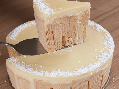 Torta de Chocolate Branco com Biscoito