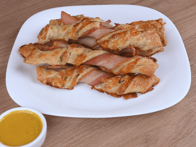 Bacon Puff Pastry Twists