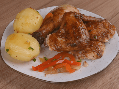 Pollo asado con salteado de verduras