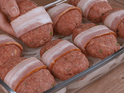 Buñuelos de carne con tocino y cebolla