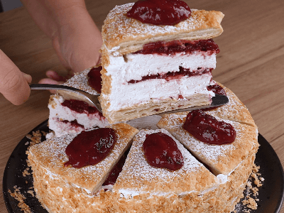 Tarta de hojaldre con jalea