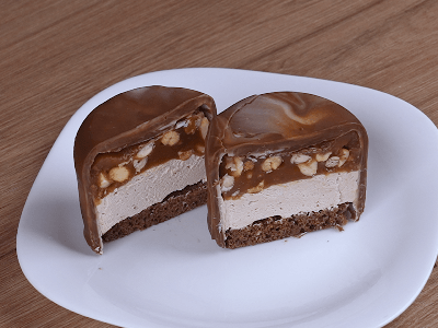 Mini Cakes with Chocolate Shell
