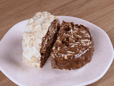 Sobremesa de Chocolate com Nozes e Bolacha