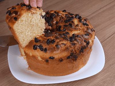Pastel De Limón Con Anacardos Y Pasas