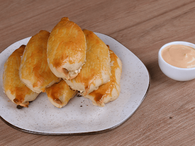 Buñuelo horneado relleno con queso