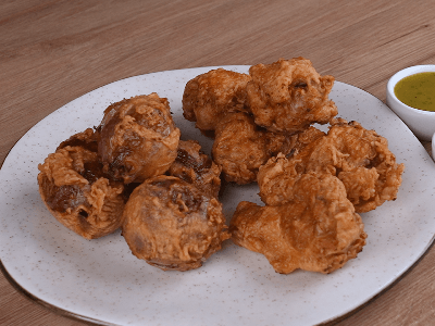 Crispy Fried Chicken Drumsticks and Onions