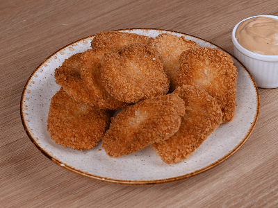 Bolinho de Frango com Molho Cremoso