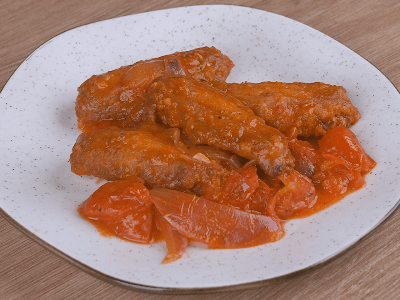 Alitas con Salsa y Cebolla