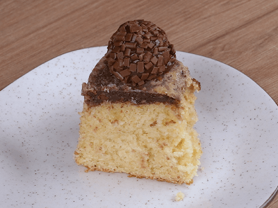 Pastel con brigadero