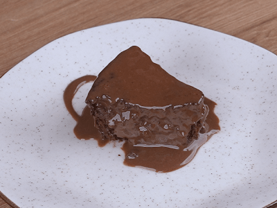 Apple Cake with Chocolate Sauce