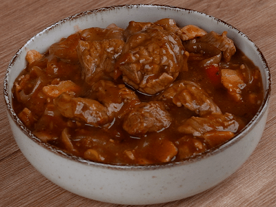 Salteado de Carne con Tocino