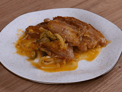 Panceta com Picles e Cebola