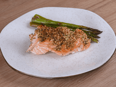 Trenzas de salmón con espárragos