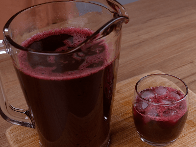 Bebida de Piña con Hibisco