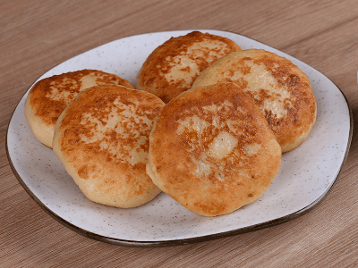 Beef and Cheese-Stuffed Cakes