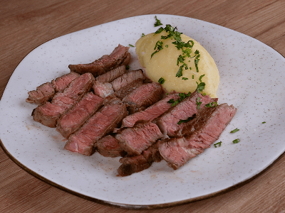 Bife com Mostarda e Purê de Batata