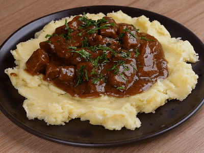 Carne Salteada con Puré