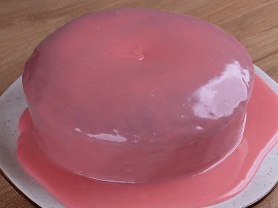 Bolo de Bala de Morango