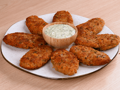 Bolinho de Feijão Com Molho Especial