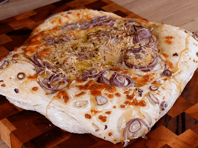 Pizza de cebolla y queso