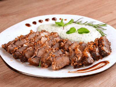 Carne de Churrasco com Molho de Hortelã