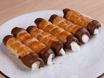 Cream-Filled Cannoli