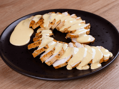 Pollo con Salsa de Queso