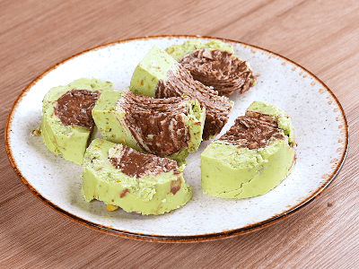 Crunchy Pistachio and Chocolate Dessert