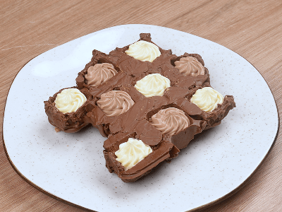 Casquinha de Chocolate com Biscoito e Creme
