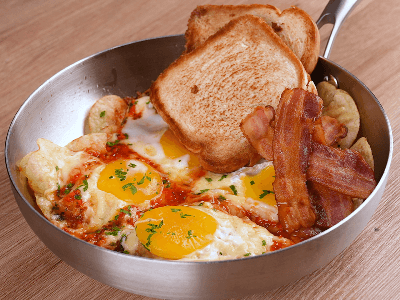 Ovos com Batata Chips e Bacon