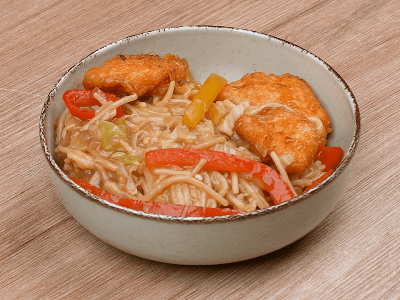 Pasta con pollo y pimientos