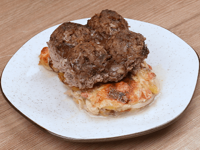 Ground Beef with Potatoes and Onions