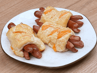 Salgado de salchicha y queso