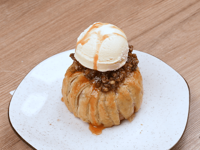 Sobremesa de Maçã com Nozes e Caramelo